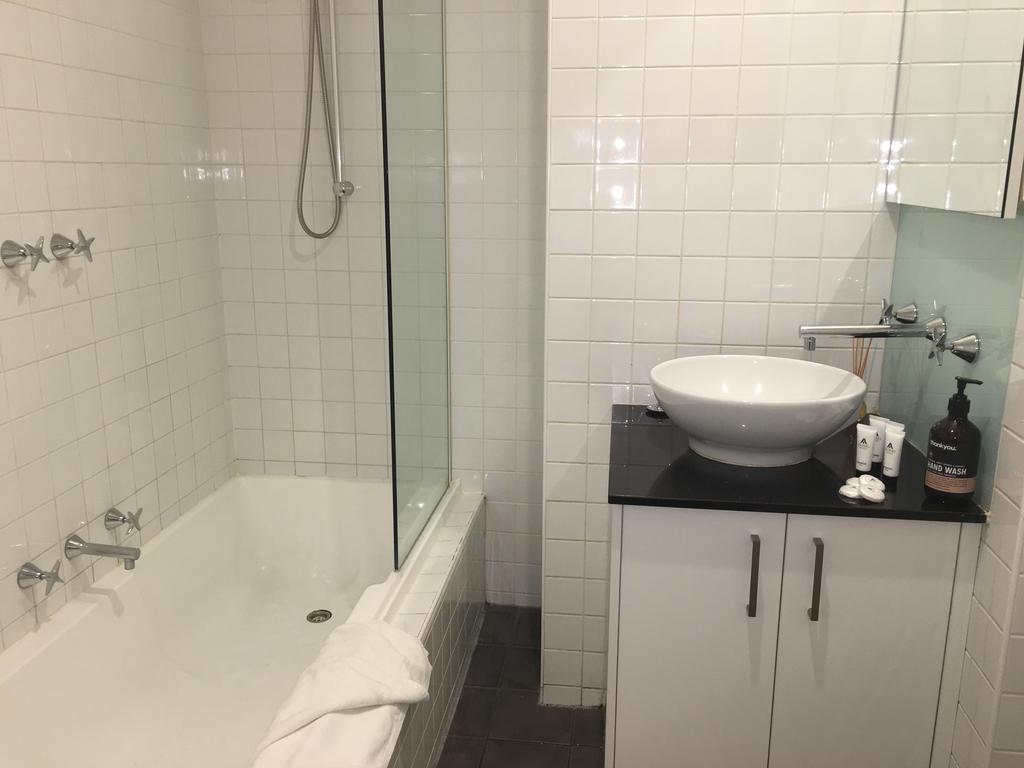 מלבורן Absolute Collins Apartments מראה חיצוני תמונה